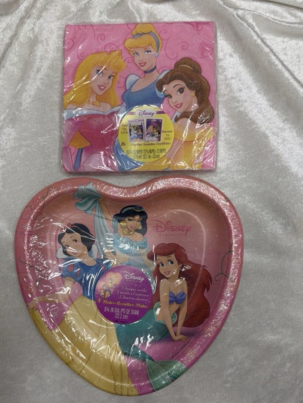 VTG 2004 Disney Princess Party Heart Plates 8 3/4” & Napkins Hallmark Birthday